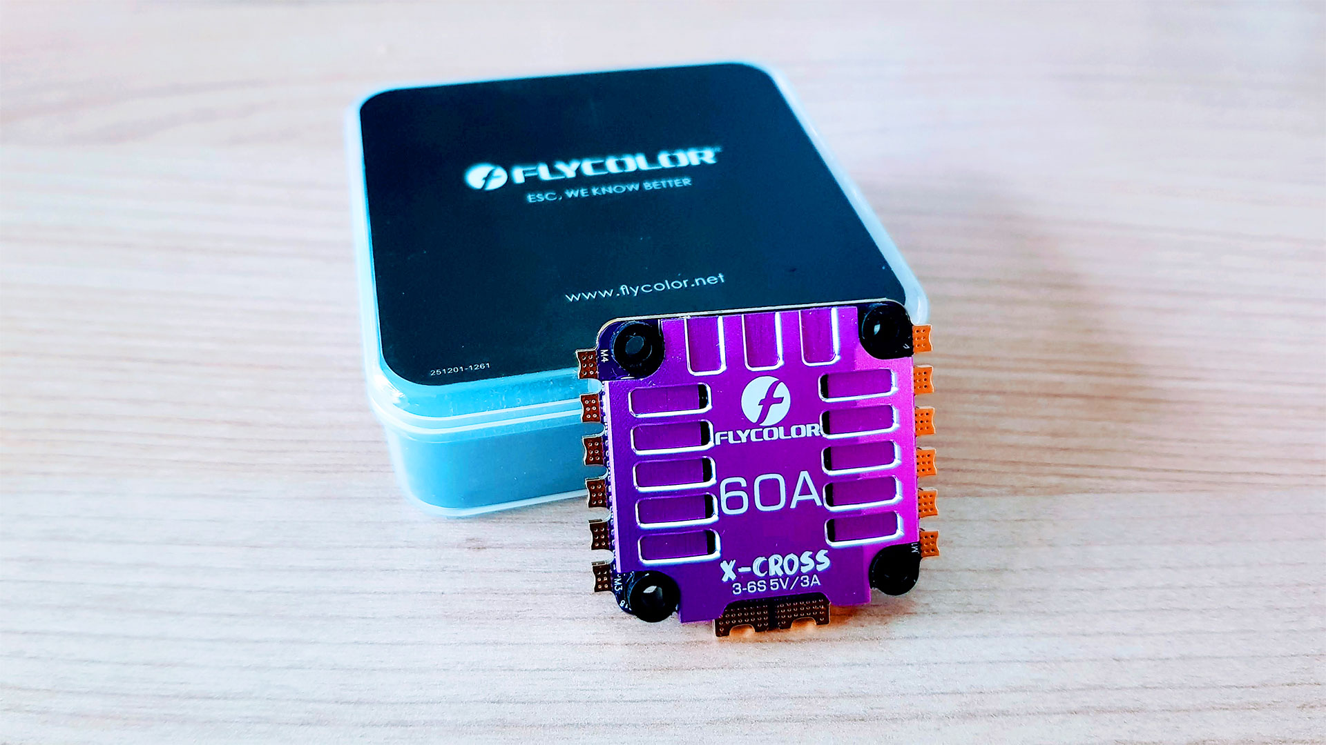 Flycolor X-Cross 60A 4in1 ESC. Świetnie się prezentuje, ale jak działa?