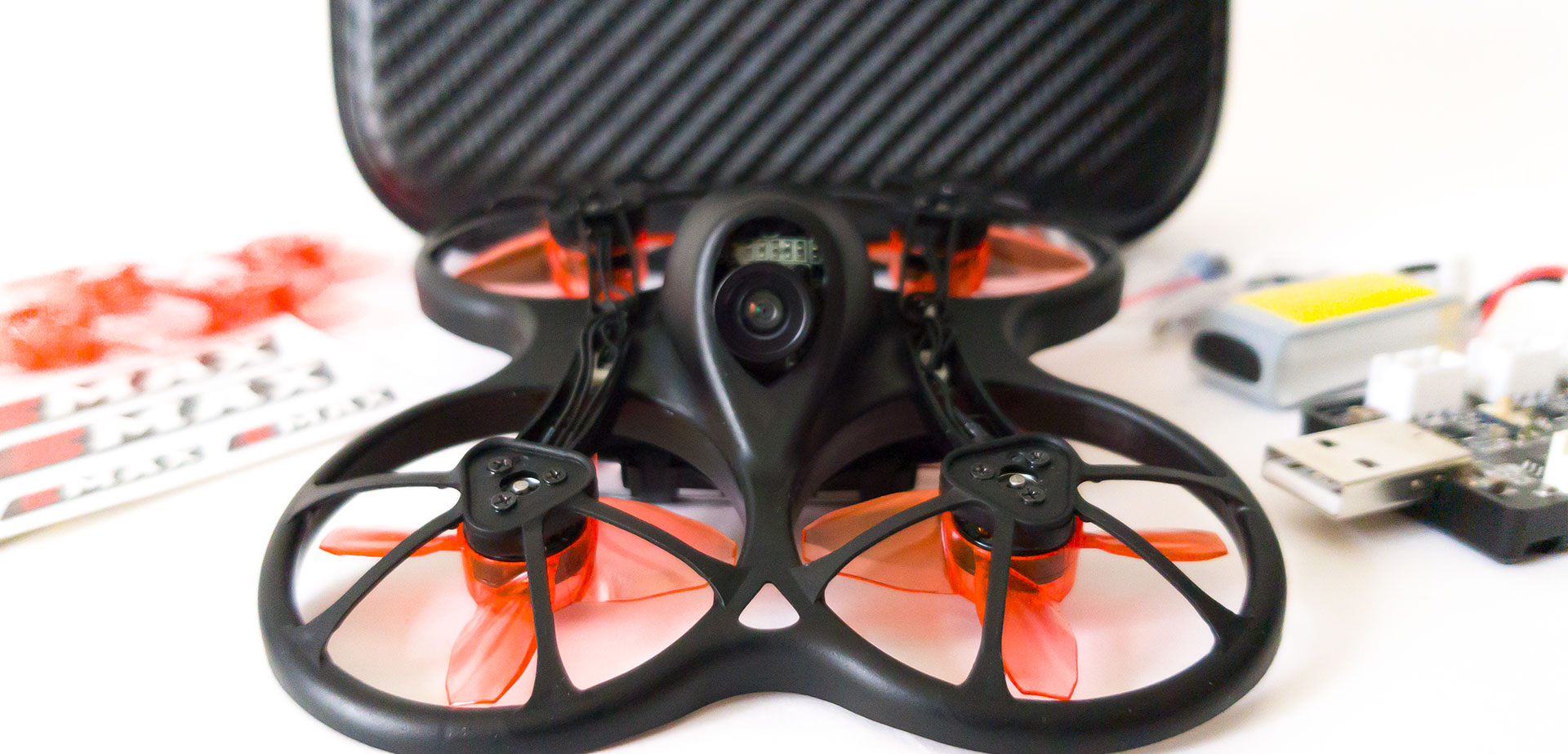 Emax Tinyhawk 2S. Wciąż bardzo stabilny, ale teraz jeszcze szybszy.