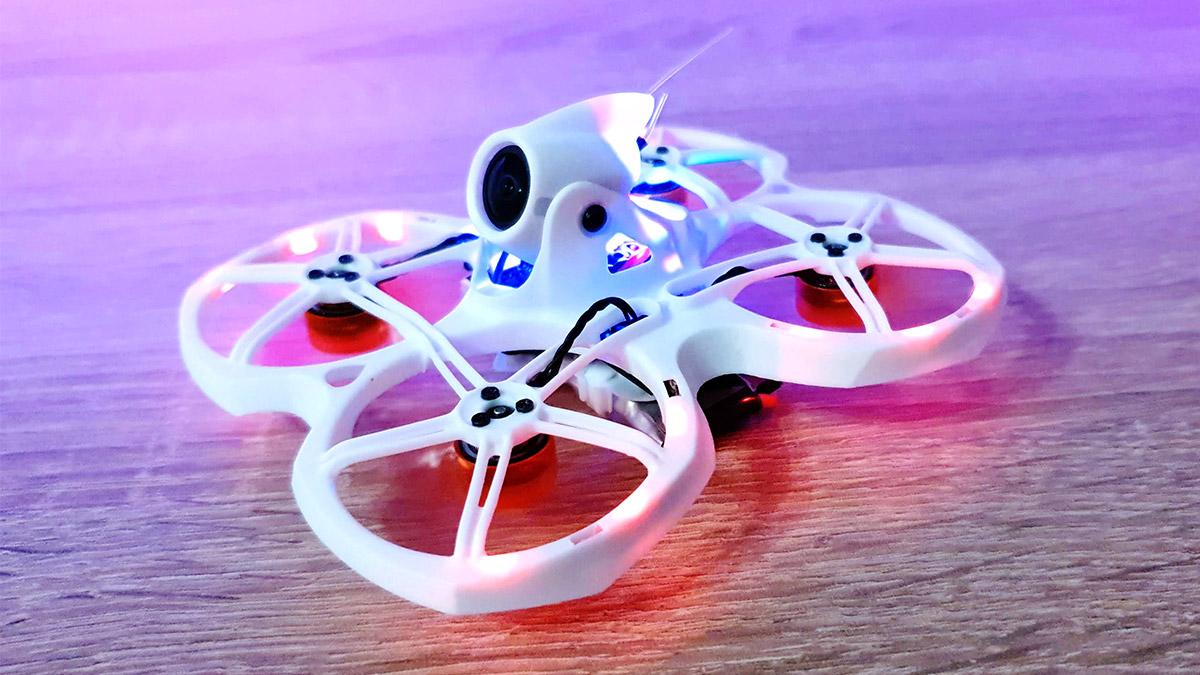 Emax Tinyhawk 2. Krótka recenzja nowej odsłony whoopa od Emaxa.