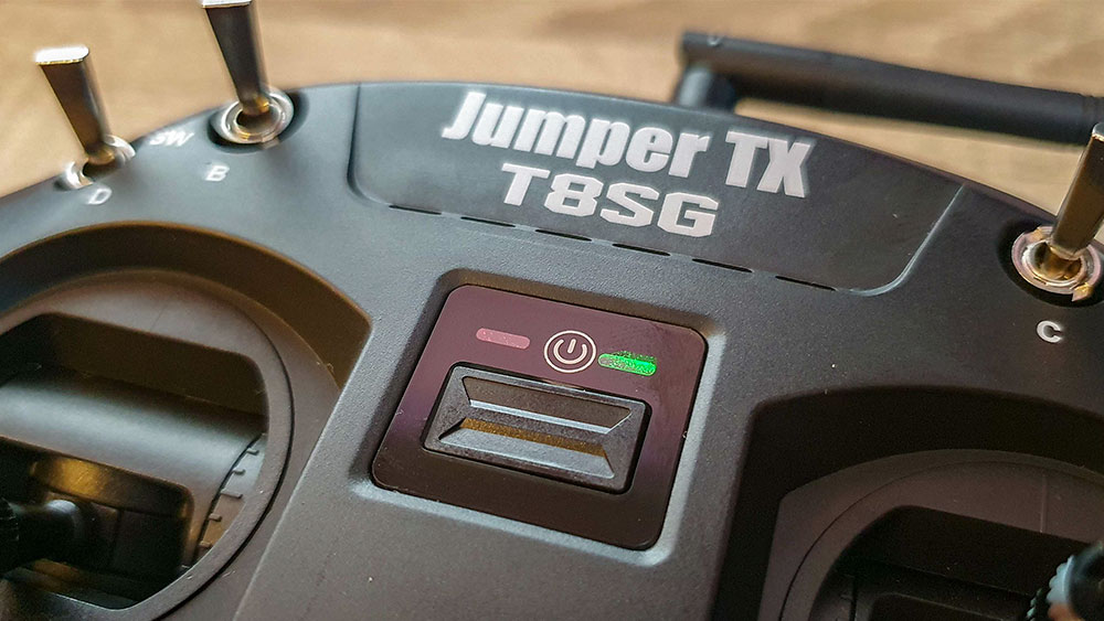 JumperTX T8SG przypomina zabawkę, ale potrafi znacznie więcej niż myślałem.