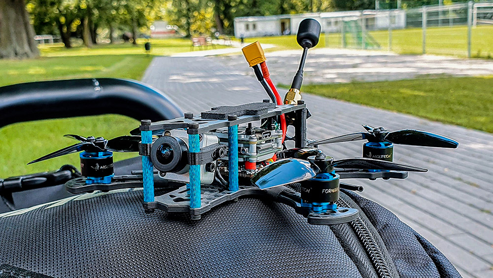 3 calowy "autobus" z systemem DJI. Recenzja HGLRC Sector132 HD.